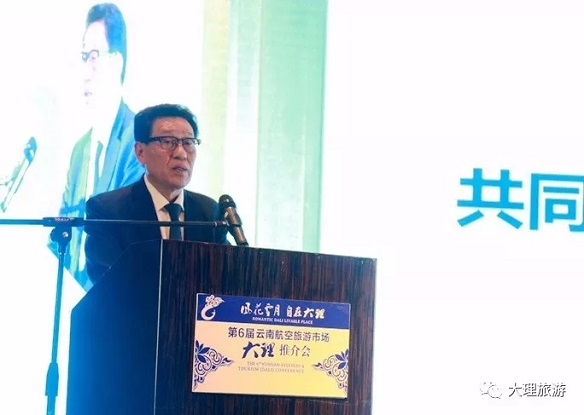 云南机场集团党委书记、董事长周凯致辞并推介