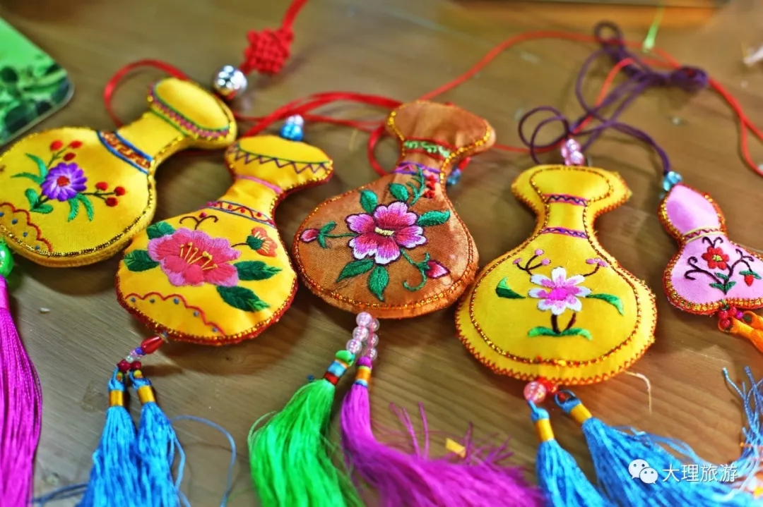 端午,大理人爱买的荷包 又凡 摄