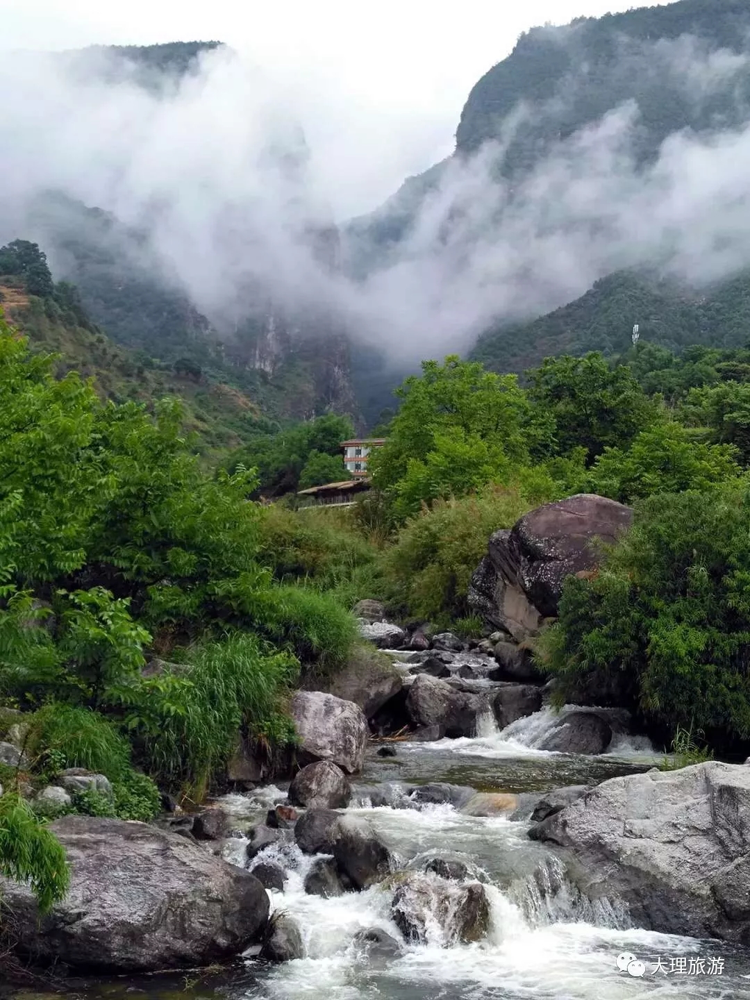 启动仪式上本土民间歌舞表演