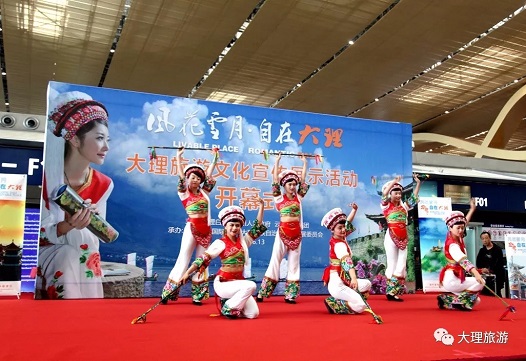 白族特色歌舞展演受欢迎