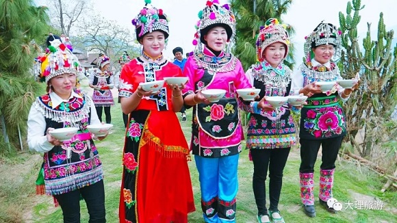 牛街青年女子服饰