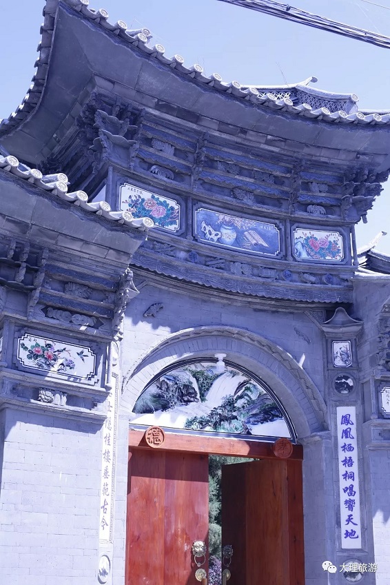 修复后的桂楼祠大门