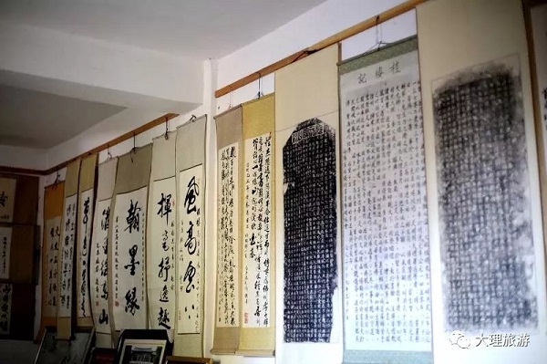 碑文拓片在书法展中展出