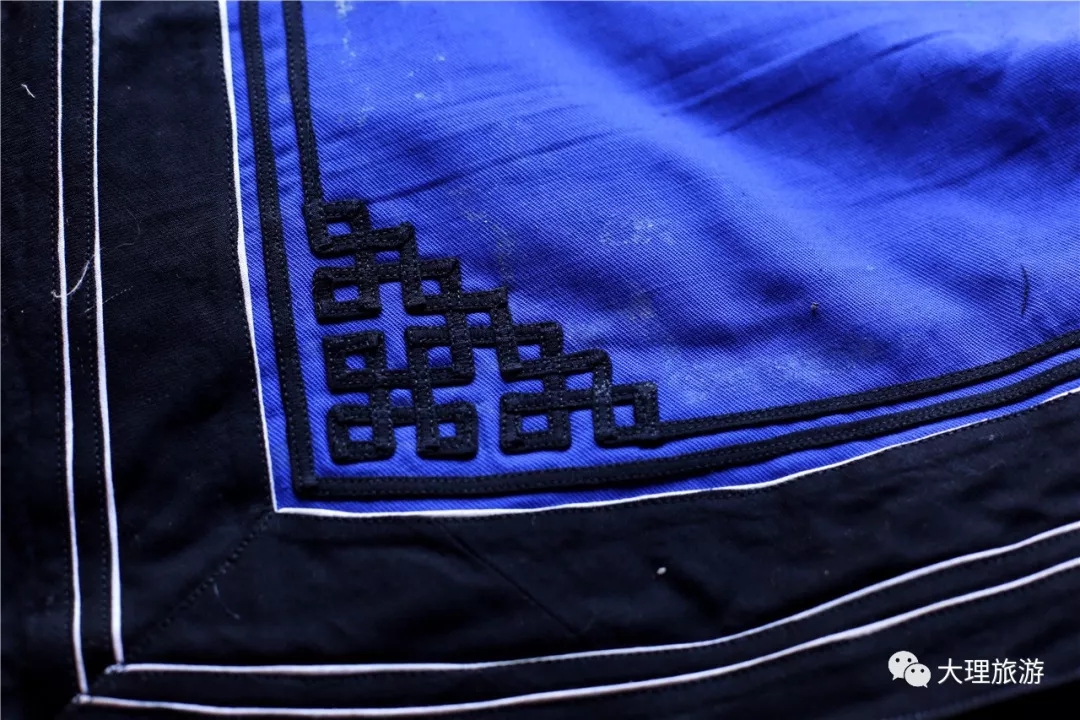 长衫后摆的花边