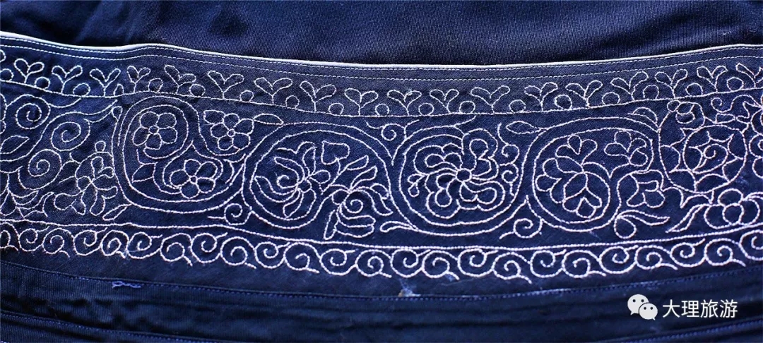 白族古装围腰上的花边