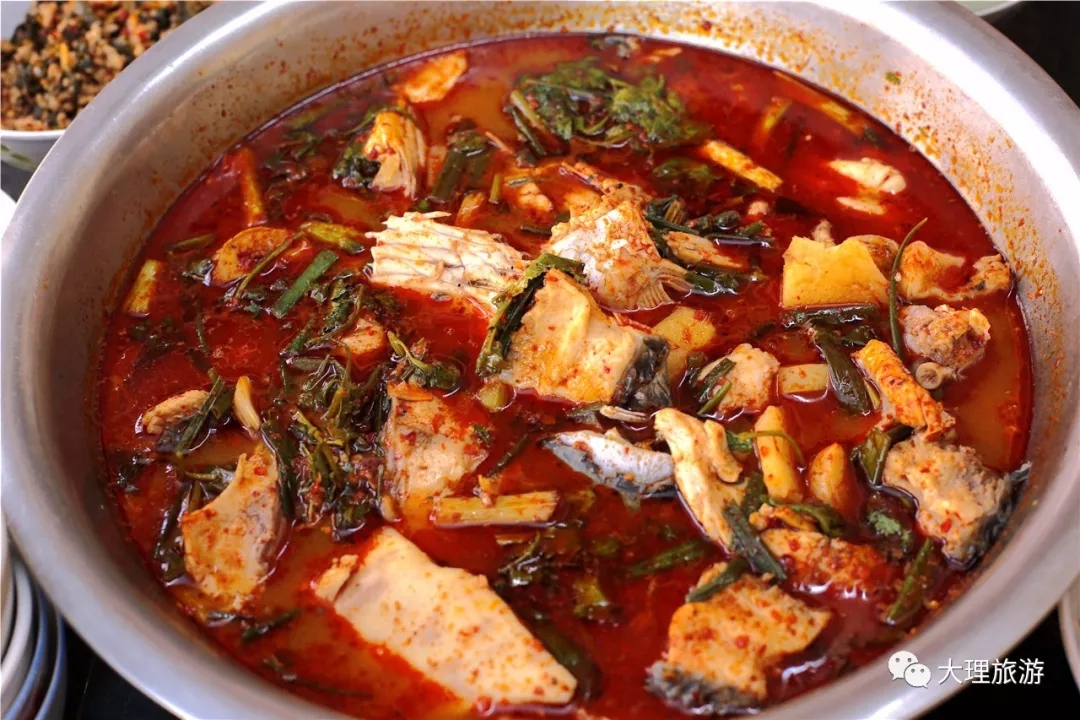 韭菜腌菜煮的酸辣鱼