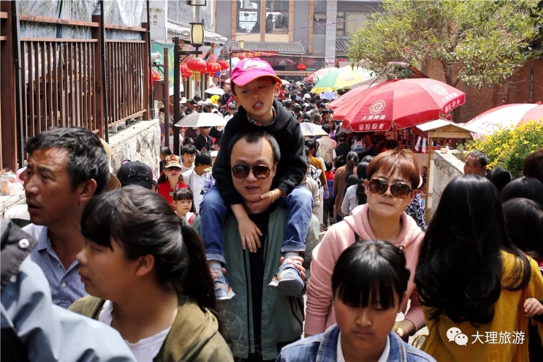 巍山小吃节人气爆满