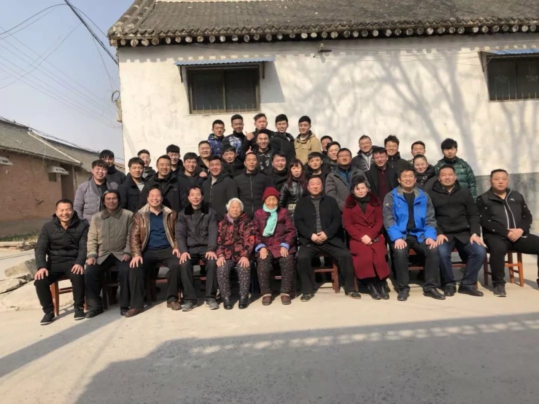 刘海涛和师兄弟们每年春节都要回老家河南省温县和师父欢聚